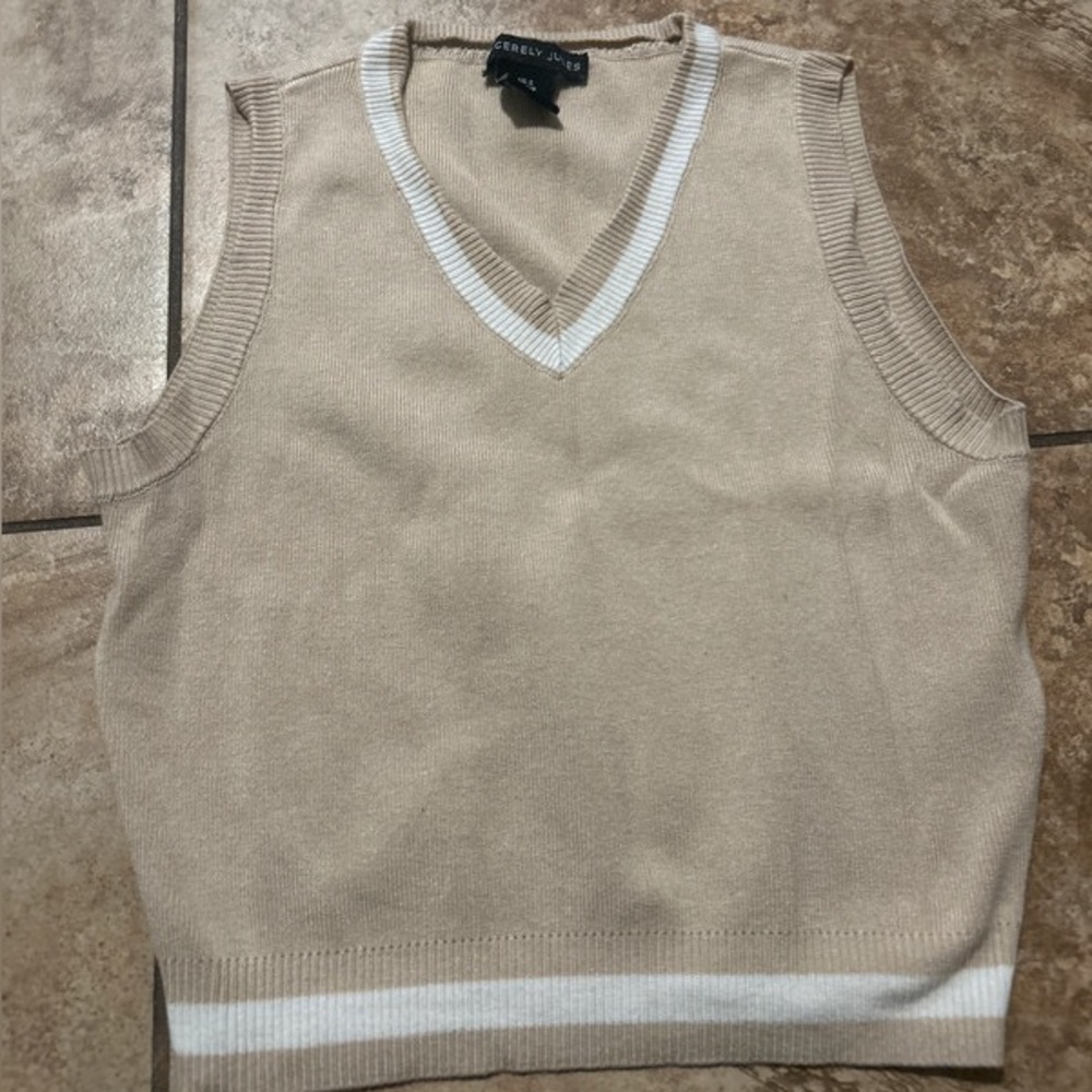 Cream Sleeveless Sweater Vest Size S